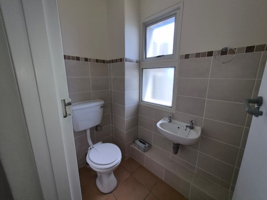 To Let Commercial Property for Rent in Pinelands Western Cape